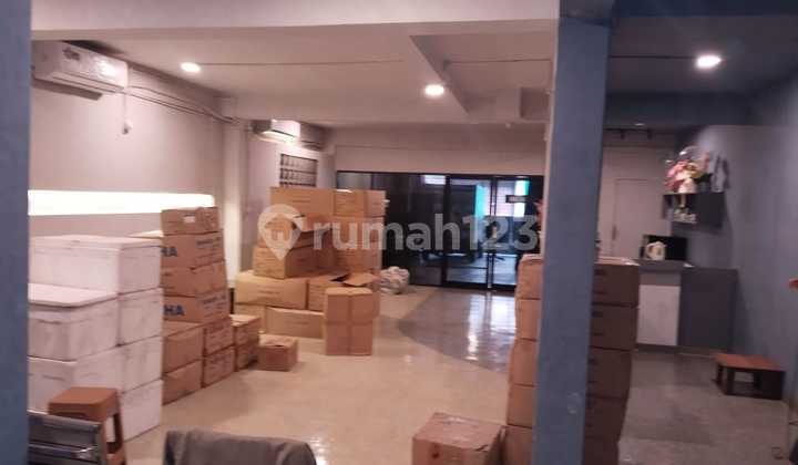 For Sale: 3.5-Story Attached Shop-House in Tambora Area. For Sale: 3.5-Story Attached Shop-House in Tambora Area.