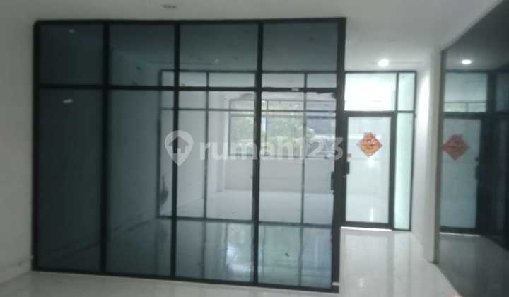 Disewakan Ruko 3 Lt Muara Karang Area Ramai