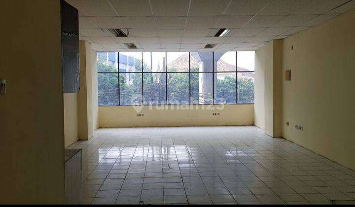 Disewakan/ Jual Ruko Siap Huni Wolter Monginsidi Lokasi Ramai 2