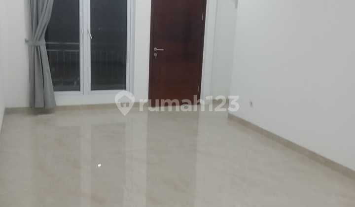 Disewakan Rumah 3 Lantai Baru Muara Karang Siap Huni 2