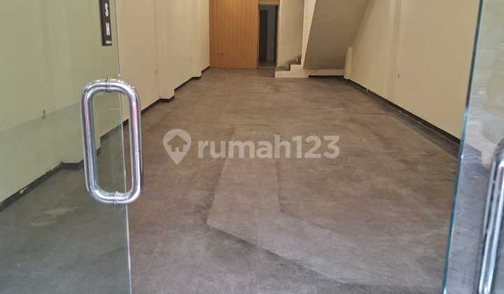 Rent 3-Story Shop House Woltermonginsidi, Ready to Occupy 1