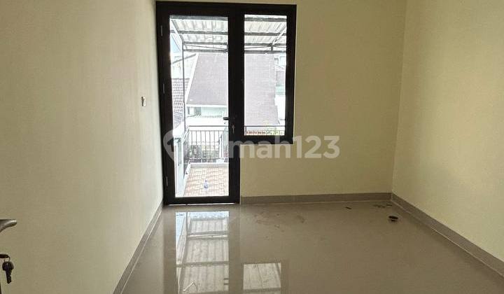 For Sale 3-Story Luxury Home Ready to Occupy in BSD City 2