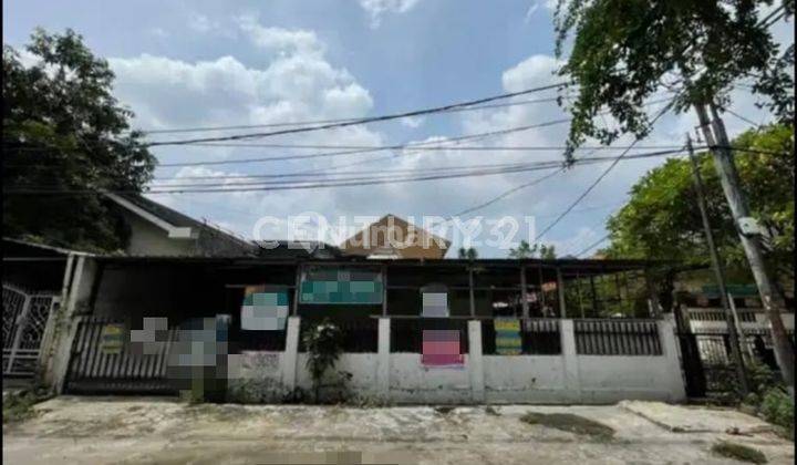 Di  Rumah Jalan Kayu Putih Utara 1