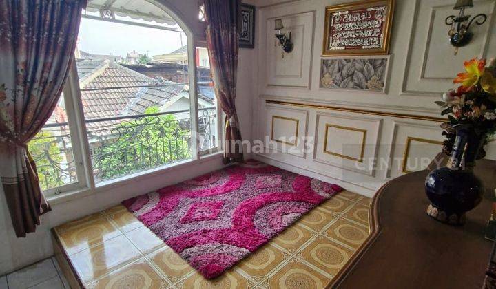 Rumah Mewah Full Furnished 2 Lantai Full Granit 1