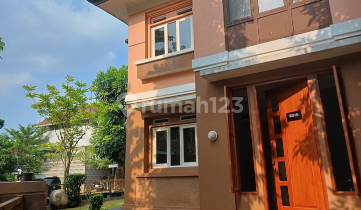 1 Garasi 2 Carport Hoek Bagus Dalam Perumahan Bintaro Sektor 9