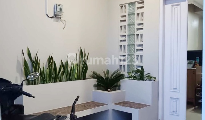Minimalis Cantik 2 LT Furnished Bagus Nyaman di Cipadu. 2