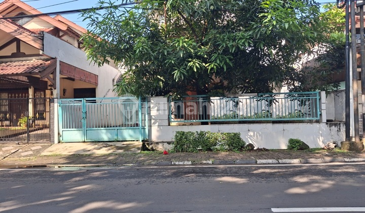 Rumah Hitung Tanah Pinggir Jalan Utama di Bintaro cocok utk tempat usaha Rumah Hitung Tanah Pinggir Jalan Utama di Bintaro cocok utk tempat usaha