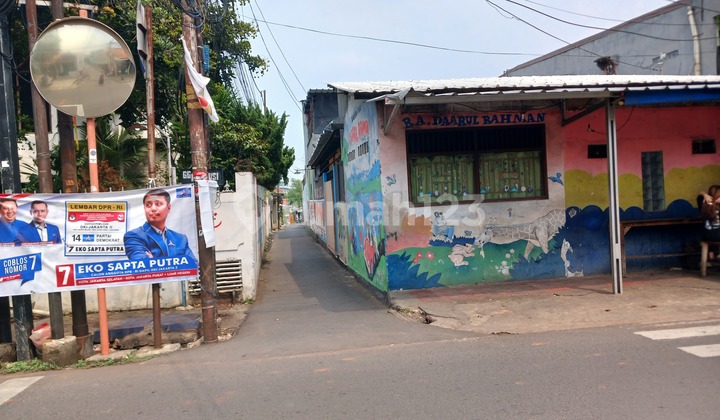 Flood-free with rooftop, strategic location in Ulujami near Pondok Indah 2