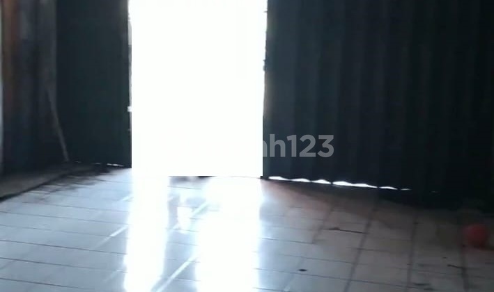 Commercial area shop house, suitable for business in Ciputat 2