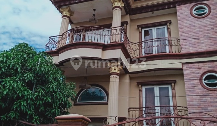 Cantik Mewah Murah 2 1/2 lt Luas lokasi strategis di Karang Tengah 2