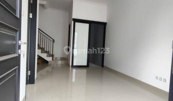 Rumah 2 Lantai Bagus Unfurnished SHM di Di Jalan Raya Jatimakmur, Bekasi 2