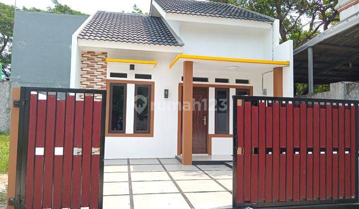 Dijual Rumah Keluarga Idaman 3 Kamar Tidur, Taman, 1