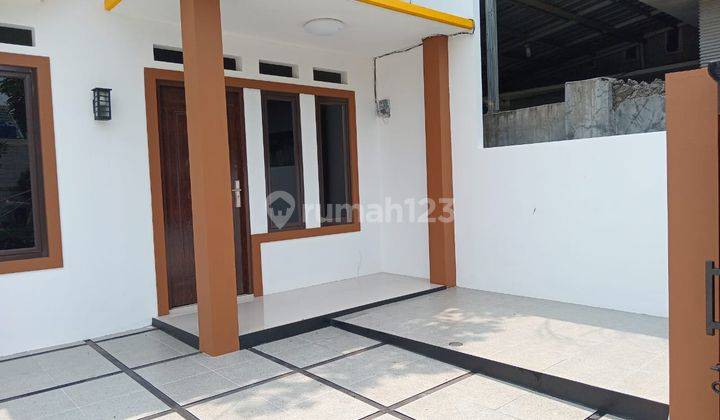 Dijual Rumah Keluarga Idaman 3 Kamar Tidur, Taman, 2