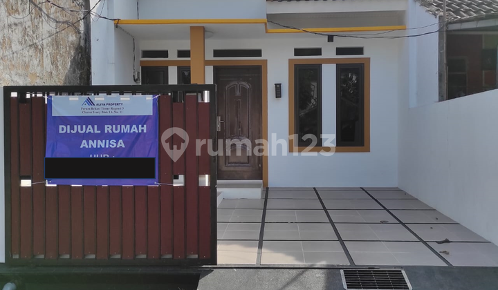 FOR SALE: READY TO OCCUPY FLOOD-FREE STRATEGIC COMFORTABLE HOUSE IN EAST BEKASI