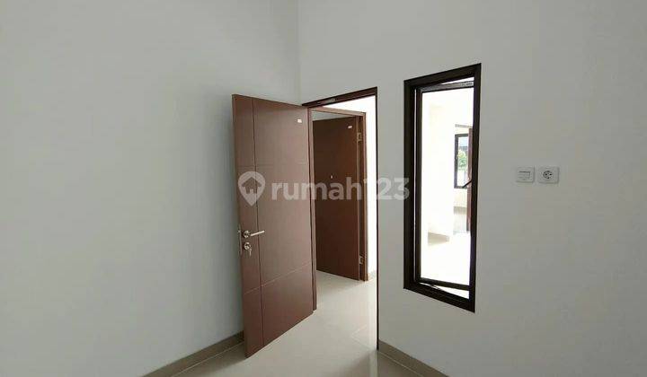 Dijual Rumah Lantai Granit, Atap Baja Ringan, Kusen Aluminium  2