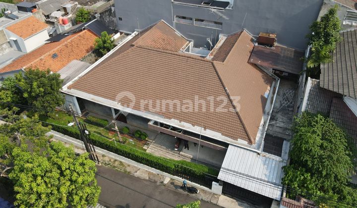 For Sale: 1-Story Super Strategic House on Bendi Street in Kebayoran Lama, South Jakarta For Sale: 1-Story Super Strategic House on Bendi Street in Kebayoran Lama, South Jakarta
