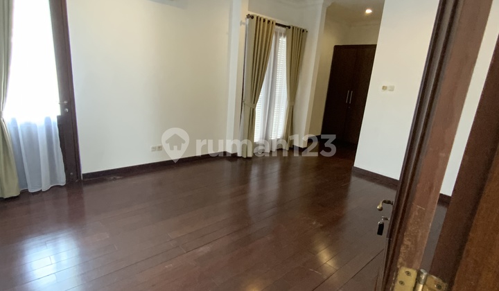 Disewakan Rumah Ada Kolam Renang Di Pondok Indah Jakarta Selatan 2