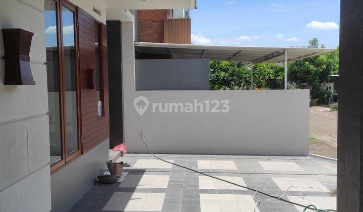 Dijual rumah Hook Baru dg design Tropical Minimalis di DISCOVERY  2