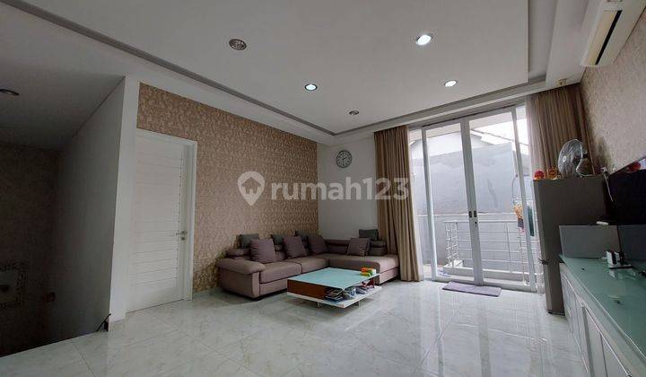 Rumah mewah dalam cluster di Emerald Bintaro  2