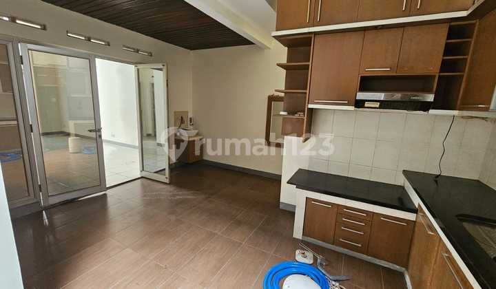 Mayangsunda Semi-furnished 4 Bedrooms + 1 Bathroom 2 Kitchens + 1 4 Air Conditioners with 2 Water Heaters. Okay, gas.