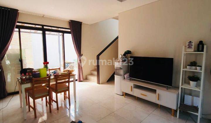 Modern - Full Furnish  Kt3 Km2 /  2lantai  1