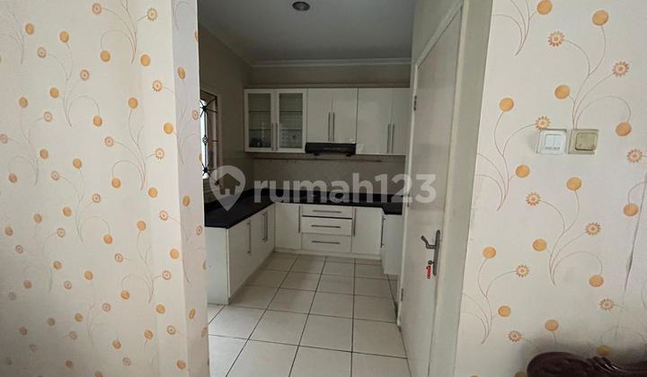 2-story maintained, 3+1 bedrooms, land area 200, building area 240, 3+1 bathrooms, semi-furnished. 2