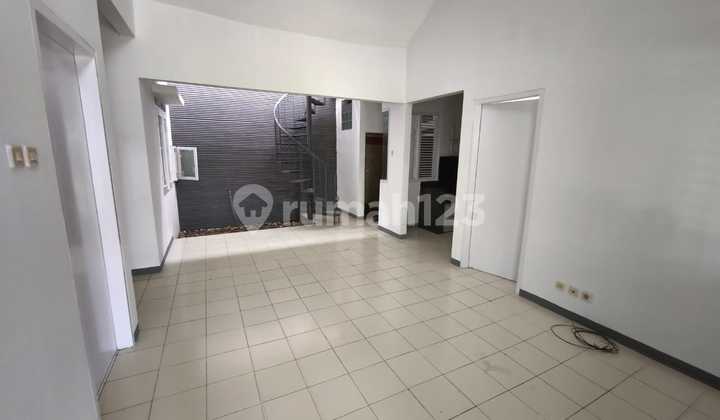 Banyaksumba Kt3+1 Km2 2lt. +gudang Unfurnished 2