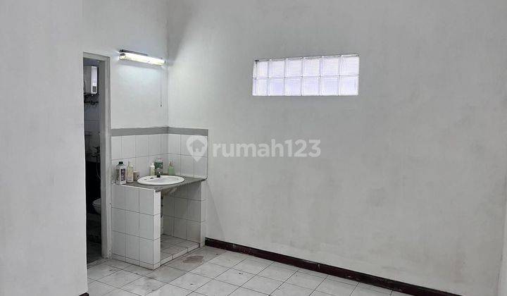 Disewakan Rumah Sayap Pajajaran (boleh jadi kantor) KT4+1/KM3 LT120/LB200 2lantai gudang1 carport1 2200W  2