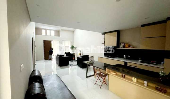 Newly Renovated Furnished 3 AC 2 WH 3 BR+2 2 Bath+1 155 m² Land 144 m² Building