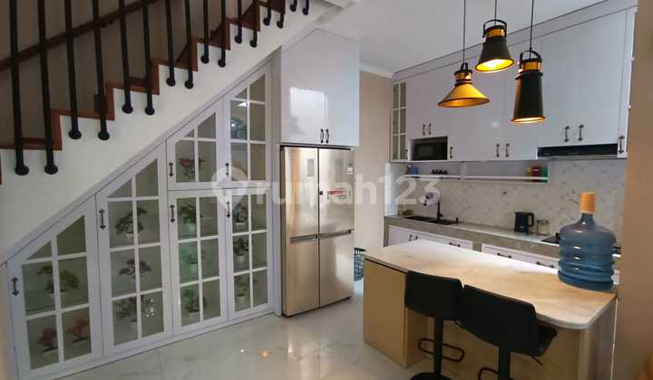 Luxuriously Furnished 5-Bedroom, 4-Kitchen, 350m² Building Area, 180m² Land Area. Luxuriously Furnished 5-Bedroom, 4-Kitchen, 350m² Building Area, 180m² Land Area.