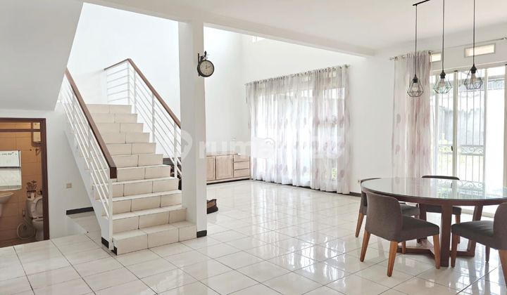 Eksklusif Kt3+1 Km2+1 Lt360 Lb240 2lantai  2