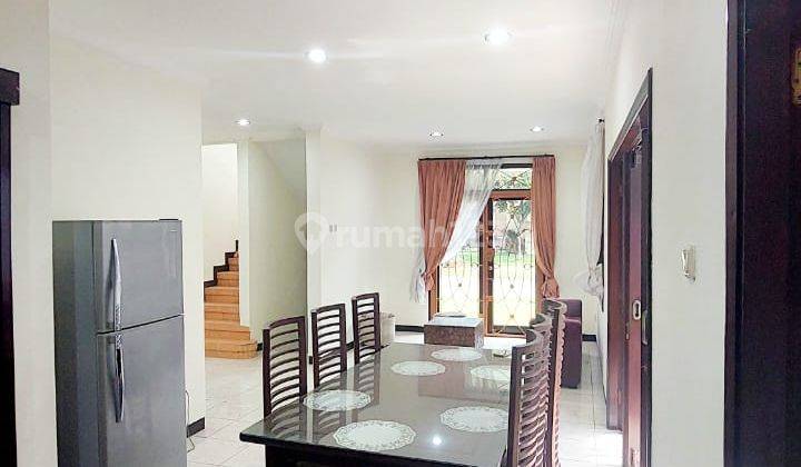 Modern Hook 2lantai Furnished Kt4+1 Km3+1 Lb170 Lt308 Taman Besar 2
