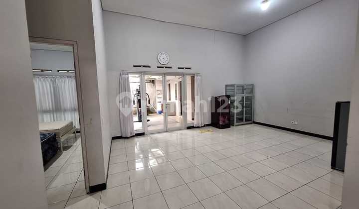 Semi-furnished 3+1 bedroom, 1+1 kitchen, 1 warehouse, 3200 watt.