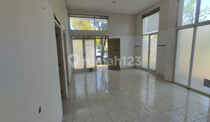 Corner of Empty Garden Kt3+1 Km1+1 Lb119 Lt190 South