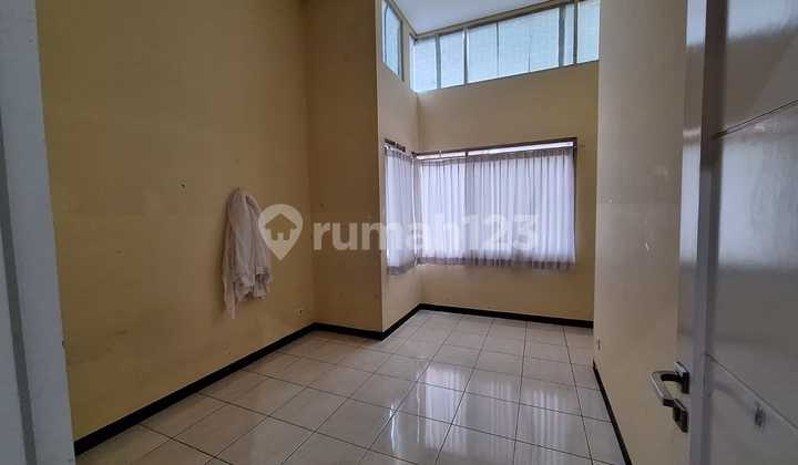 Semi-furnished 3+1 bedroom, 1+1 kitchen, 1 warehouse, 3200 watt. 2