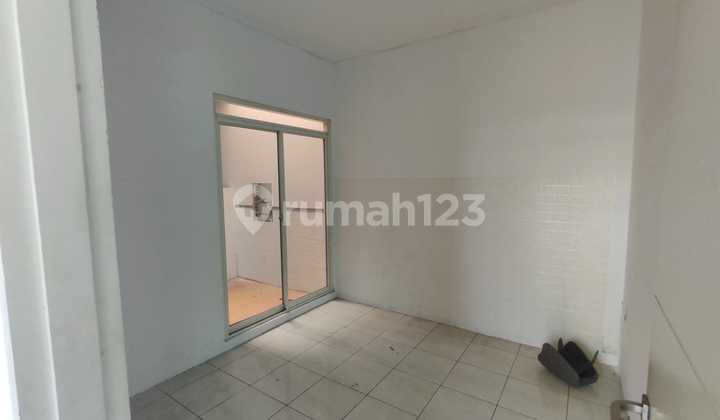 Corner of Empty Garden Kt3+1 Km1+1 Lb119 Lt190 South 2