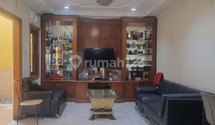 2 Lantai Furnished Kt4+1 Lb200 80juta 2 Lantai Furnished Kt4+1 Lb200 80juta