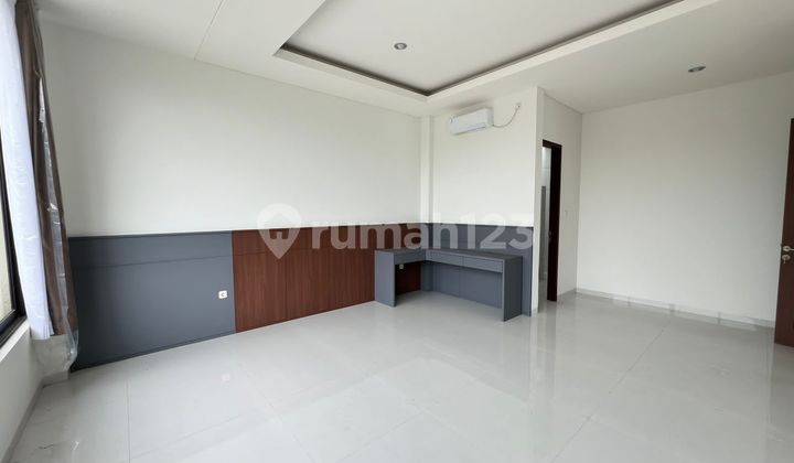 Luxury Kitchen Set Kt3+2 Km4+1 Warehouse1 Carport2 Lb400 Lt600 Spacious Garden 2