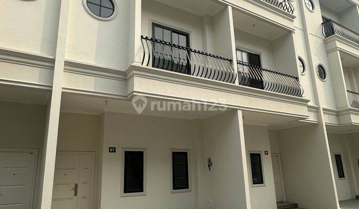 Rumah Cantik 3 Lantai Nempel Pik Jakarta Utara 1