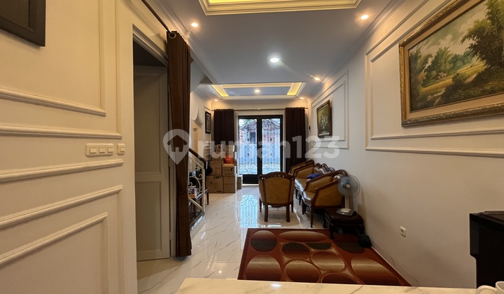 Jual Rumah Cantik 3 Lantai Lenteng Agung Jagakarsa Jakarta Selatan 2