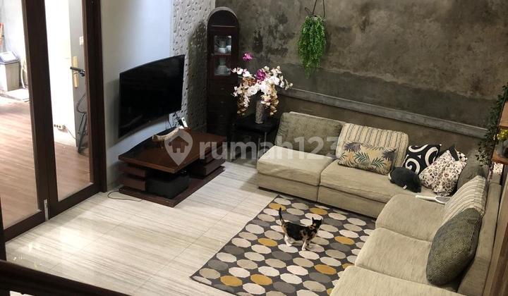 Beautiful 3-Story Semi-Furnished House for Rent in Matraman, East Jakarta 2