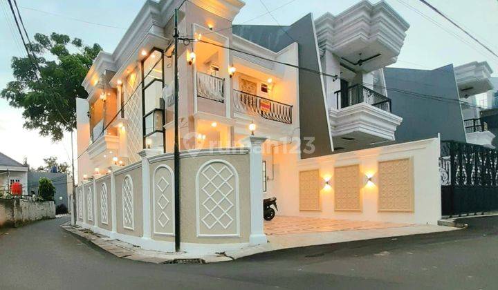JUAL RUMAH CANTIK 2 LANTAI CLASIK MODERN JAGAKARSA JAKSEL  1
