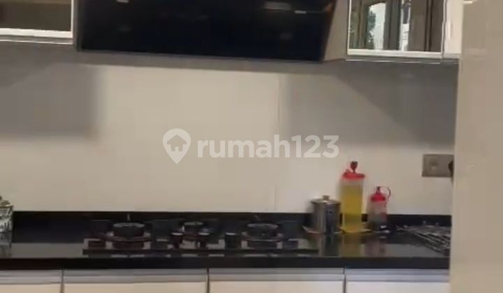 Rumah Mewah Hook Hadap Utara dan Timur di Sunter Paradise 2