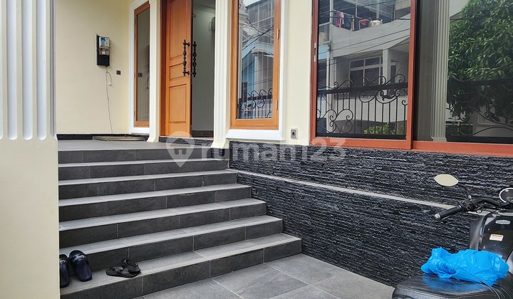 Rumah Brand New 5 Lantai di Komplek Pademangan Ada Lift Barang Rumah Brand New 5 Lantai di Komplek Pademangan Ada Lift Barang