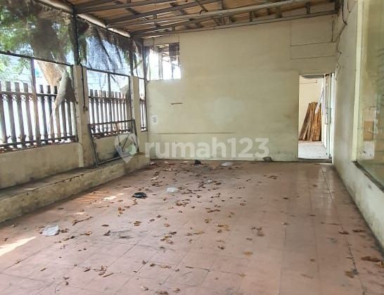 Old House Hook Facing Main Road and Facing Sunter Agung Complex 2