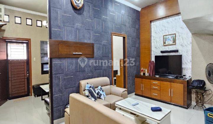  Rumah 3 Lantai Furnished Bagus SHM - Sertifikat Hak Milik di Jalan Pukat Banting 1, Medan Kota 1