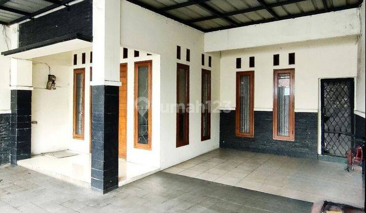 Rumah 2 Lantai Semi Furnish Harjamukti  1