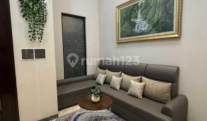 Rumah Mewah 3 Lantai 420 M² di Permata Buana - Semi Furnished, SHM Rumah Mewah 3 Lantai 420 M² di Permata Buana - Semi Furnished, SHM