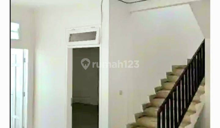 Rumah Bagus Semi Furnished SHM Villa Meruya, Jakarta Barat 2