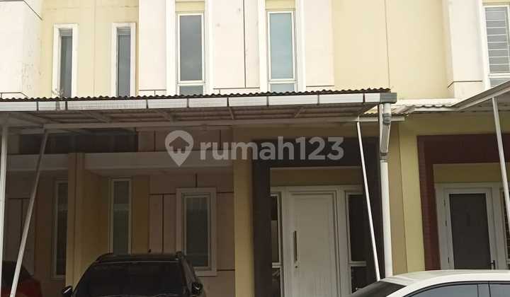 For quick sale: House in Leora Alam Sutera cluster, tidy condition, move-in ready.